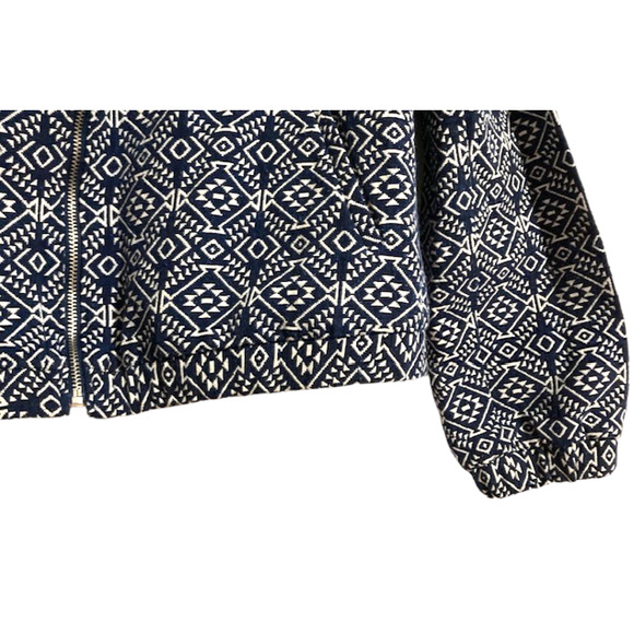 BLUE and White GEOMETRIC Pattern Jacket - Picture 6 of 7